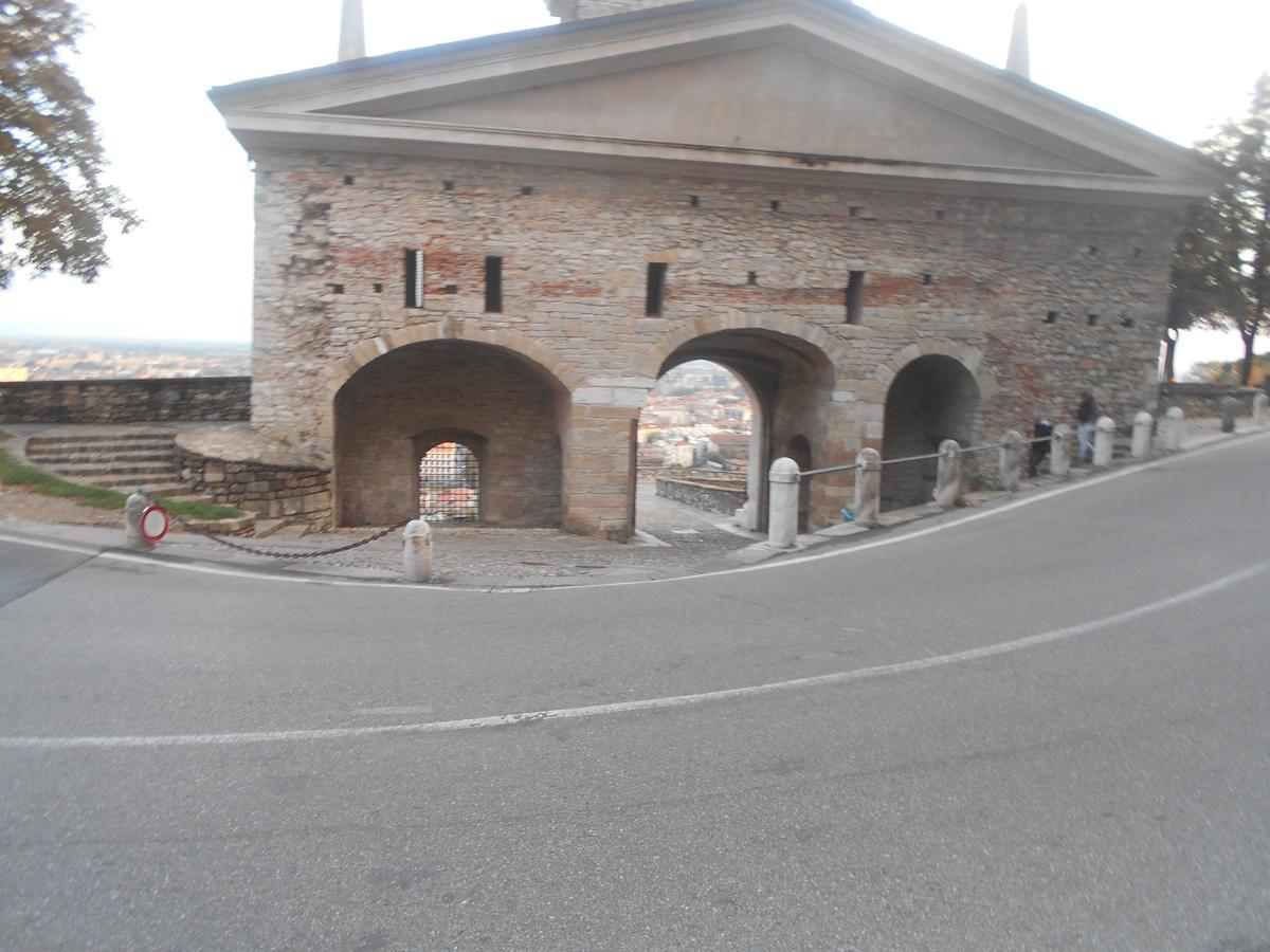 La Maison Des Artistes Bergamo Exterior photo