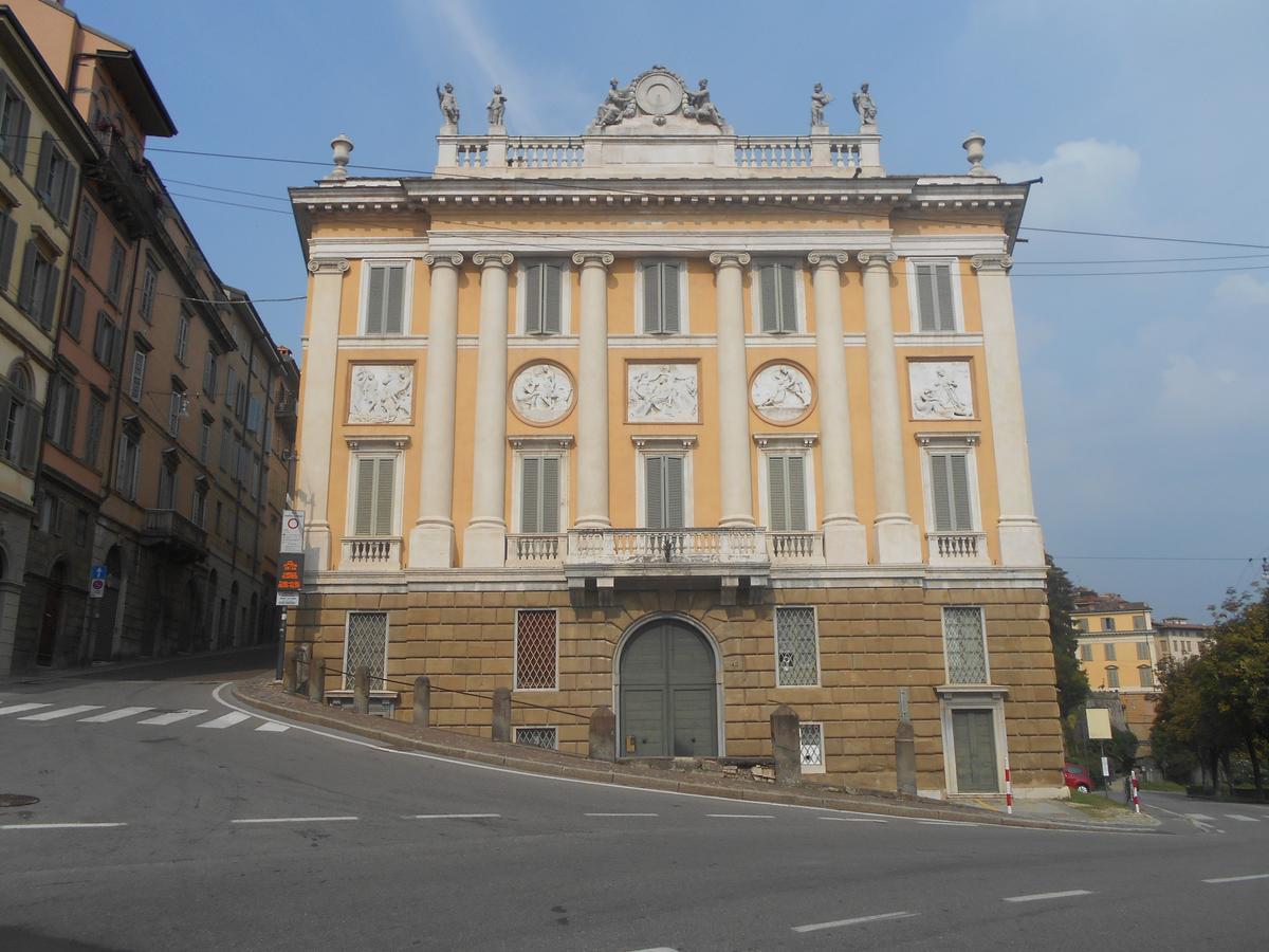 La Maison Des Artistes Bergamo Exterior photo